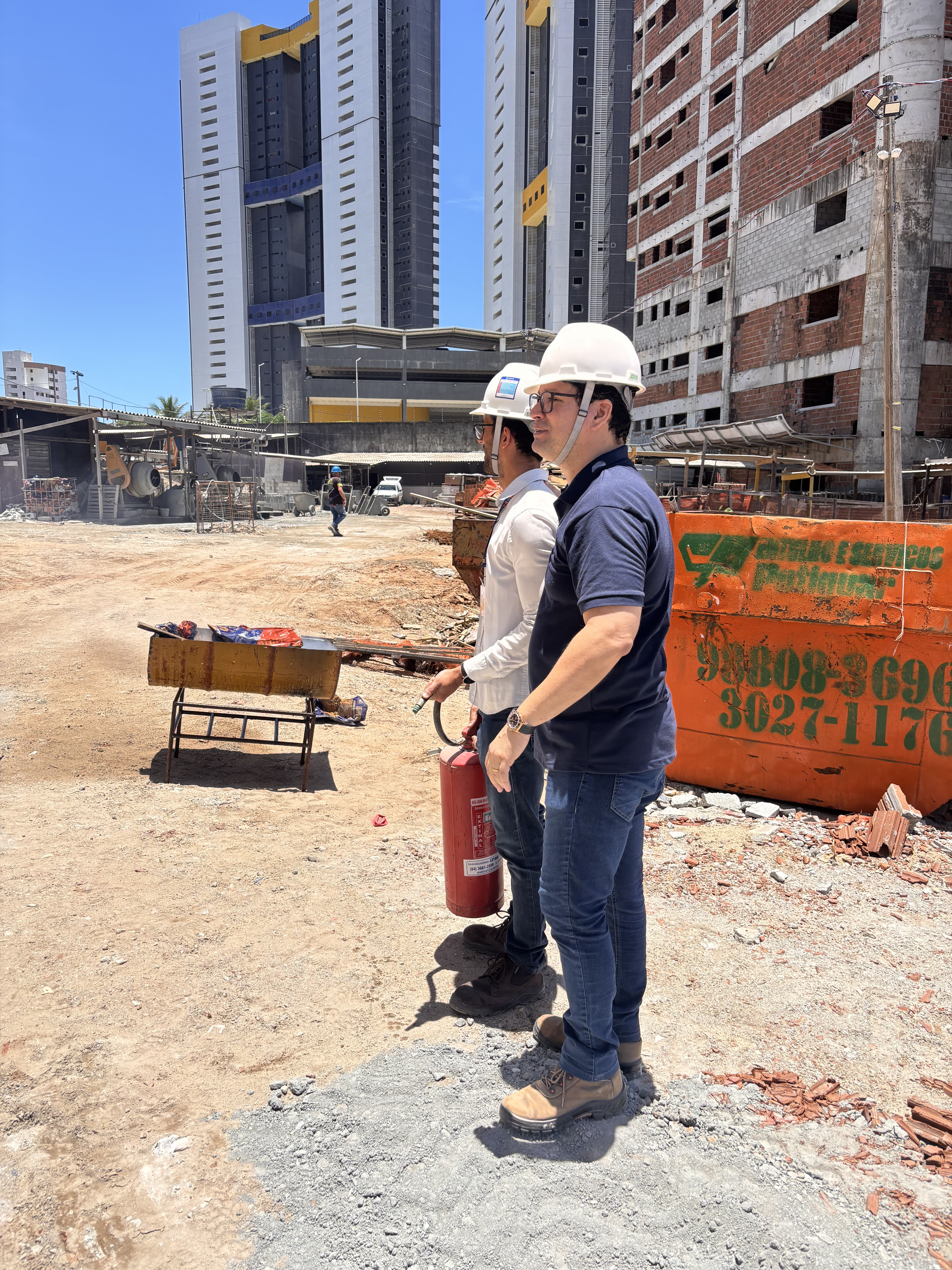 Engenheiro de Segurança da EngMarq em campo